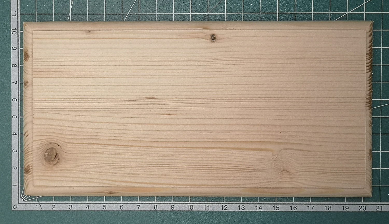 Dřevěná podložka pod model
